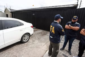 Policías vigilan la casa quinta de Villa Rosa, Pilar, que se investiga si pertenece a dirigentes de la AFA