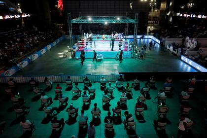 Polideportivo Alexis Argüello, Managua, Nicaragua el 25 de abril de 2020. Vista general de la arena con fanáticos sentados con distanciamiento social, a pesar de que la mayoría de los deportes se cancelan en todo el mundo a medida que continúa la propagación de la enfermedad por coronavirus.