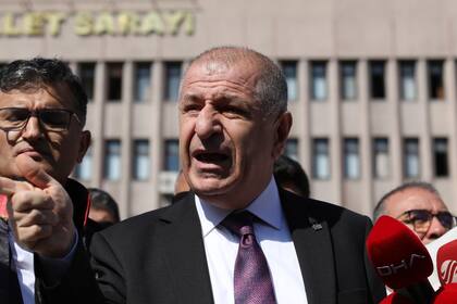 Político ultraderechista turco enfrenta juicio por incitar al odio