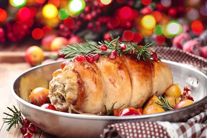 Pollo relleno, macerado o con frutas, vuelven los platos que no faltan en la mesa de Navidad y Año Nuevo