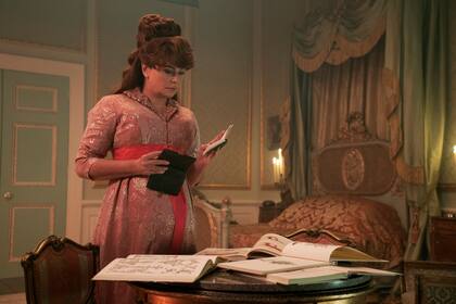 Polly Walker como Lady Portia. Foto: Cr. Liam Daniel/Netflix © 2022