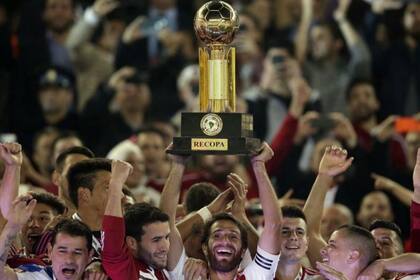 Ponzio levanta la Recopa en 2016: River conquistó dos seguidas