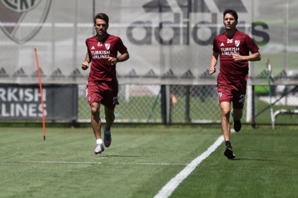 Ponzio y Nacho Fernández, dos símbolos de River, corren por el River Camp.