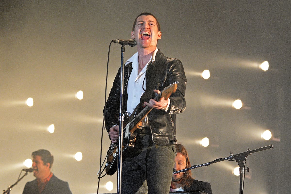 Pop barroco, elegancia y ciencia ficción: la banda de Sheffield se reconfigura con Alex Turner como un crooner de salón