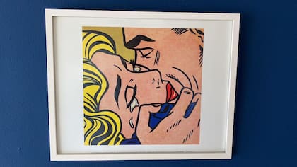 Pop: besos, lágrimas y colores primarios en una reproducción de "The Kiss V", de Roy Lichtenstein