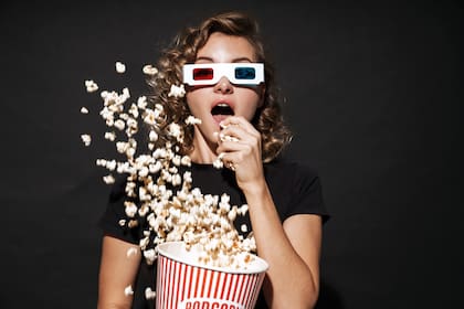 ‘Popcorn brain’ hace referencia a un estado mental caracterizado por pensamientos dispersos, atención fragmentada y una propensión de la mente a pasar rápidamente de un tema a otro