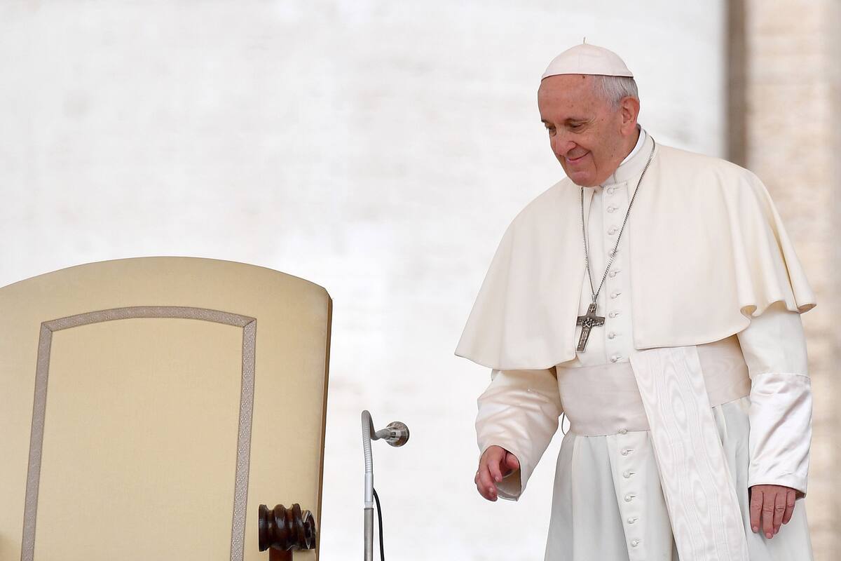 Pope Francis arrives for his weekly general audience in St.Peters Square on September 19, 2018 at the Vatican. (Photo by Alberto PIZZOLI / AFP)