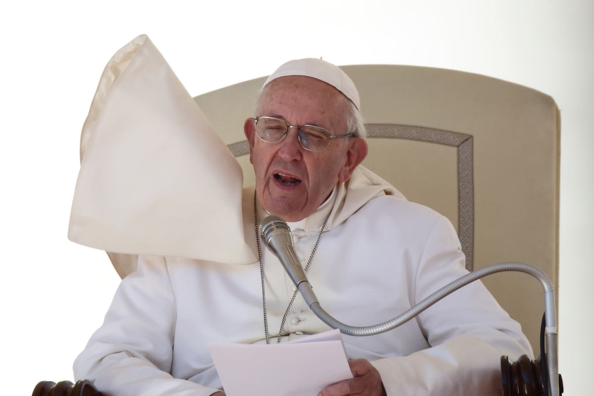 Pope Francis loses his skull cap during the Wednesday general audience in Saint Peters square at the Vatican, September 26, 2018. Papa Francisco. Vaticano. Pontífice