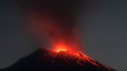 Popocatépetl significa "el cerro que humea" en lengua náhuatl.