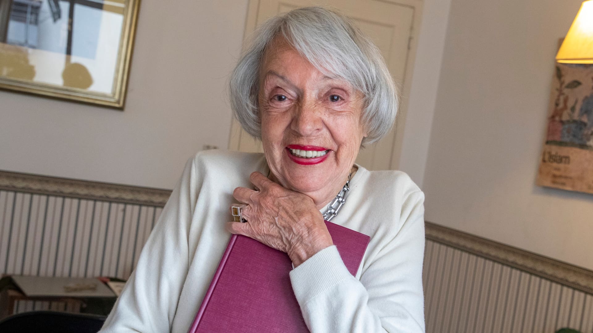 Poppi Aparicio Arguello de 87 años, histórica editora durante 50 años de la Guía Social, la guía de teléfonos de la alta sociedad.