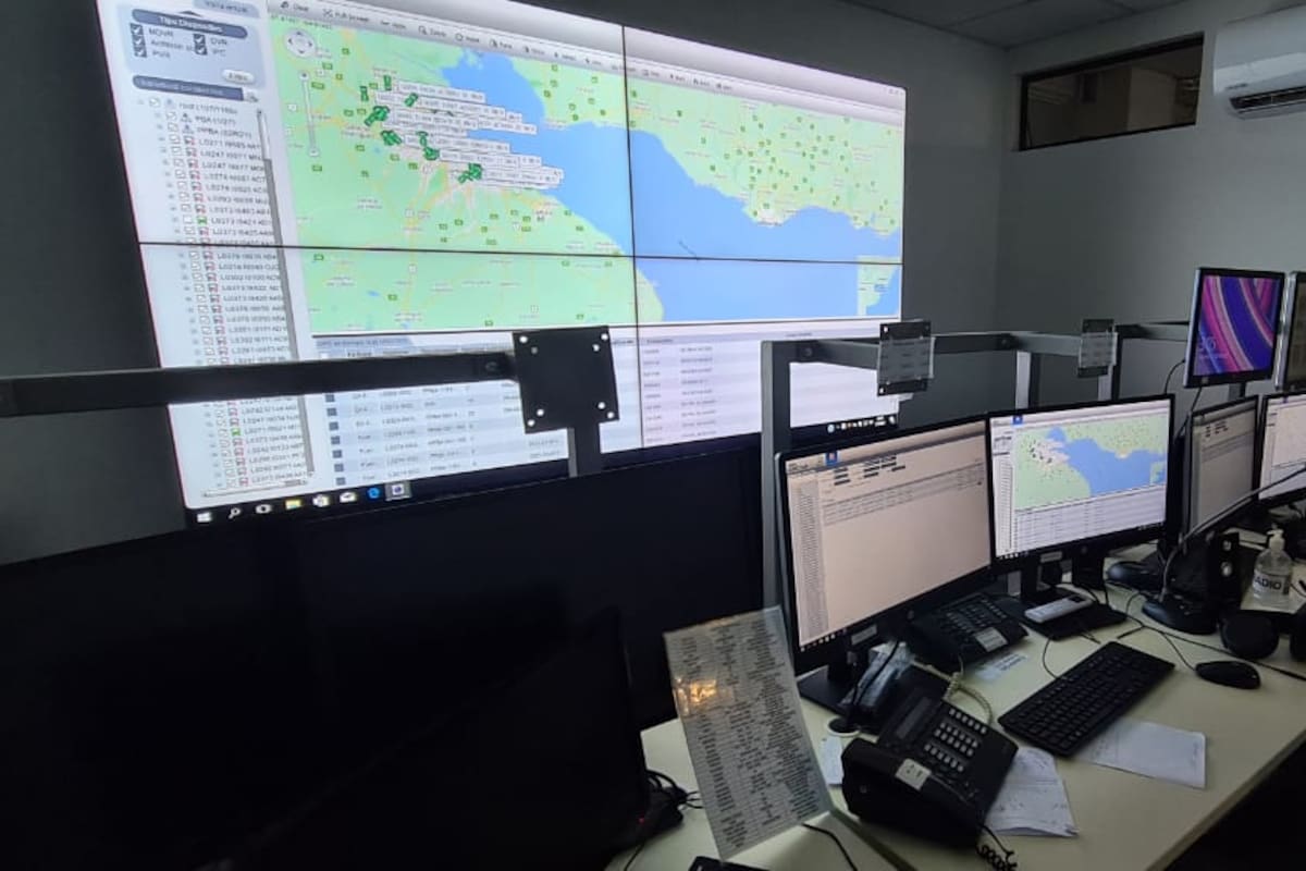 Por dentro, así operan los centros de control en la provincia de Buenos Aires, donde reciben las imágenes de colectivos en alerta