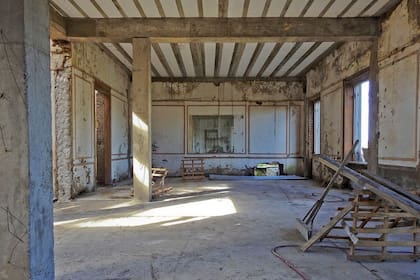 Por dentro, en ruinas, producto de los años de abandono