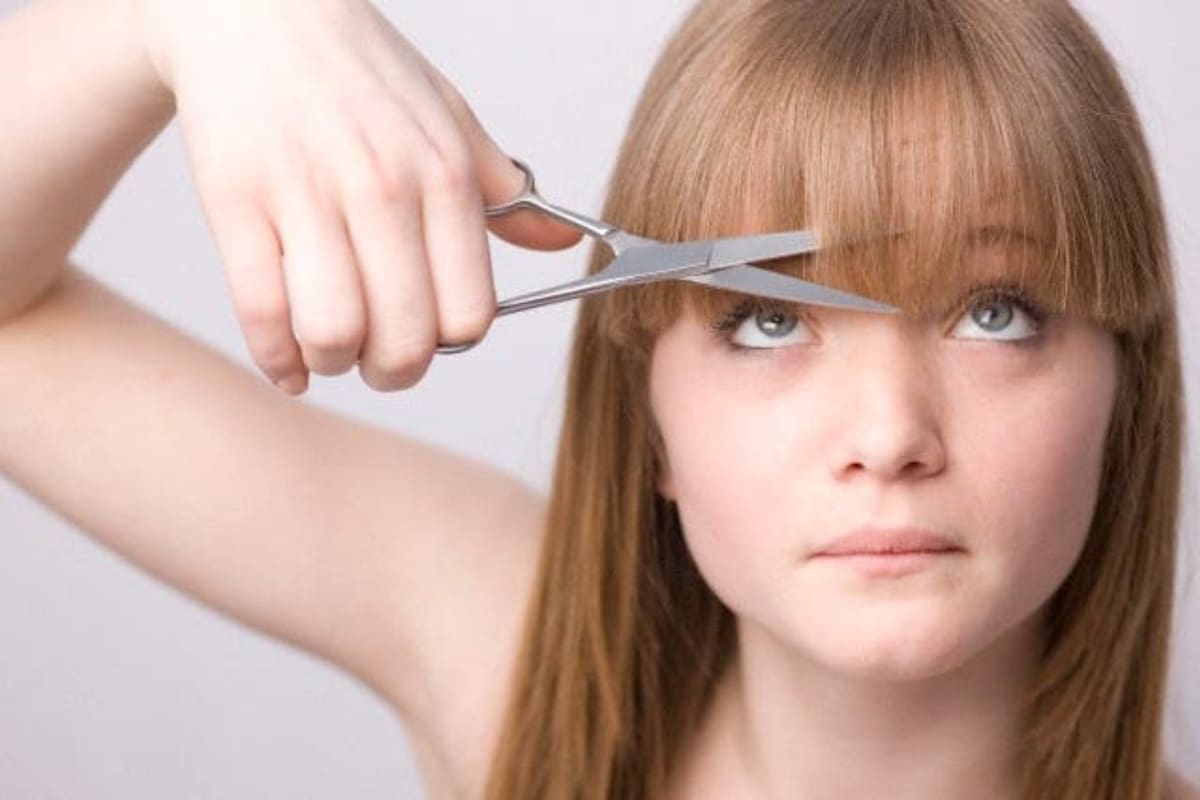 Por el aburrimiento que genera el aislamiento y ante la imposibilidad de ir a la peluquería, muchos están eligiendo cortarse el pelo en casa.