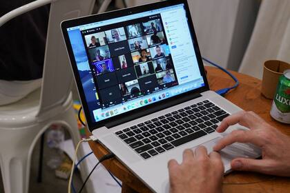 Por el aislamiento se la multiplicó el uso de aplicaciones virtuales para comunicarse, y se potenciaron las denuncias por cibercrímenes