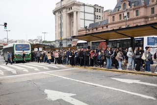 El Gobierno confirmó que aumentará los subsidios a los colectivos
