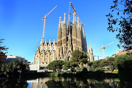 Por el coronavirus, la obra se detuvo en la famosa basílica de Barcelona: con la caída de visitantes la recaudación se redujo de cien millones a 17 millones este año; si bien no podrá estar terminada para 2026, la próxima meta es una gran torre, para 2021