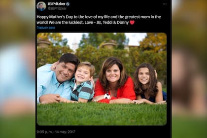 Por el Día de la Madre, el demócrata publicó una foto familiar y causó furor en las redes