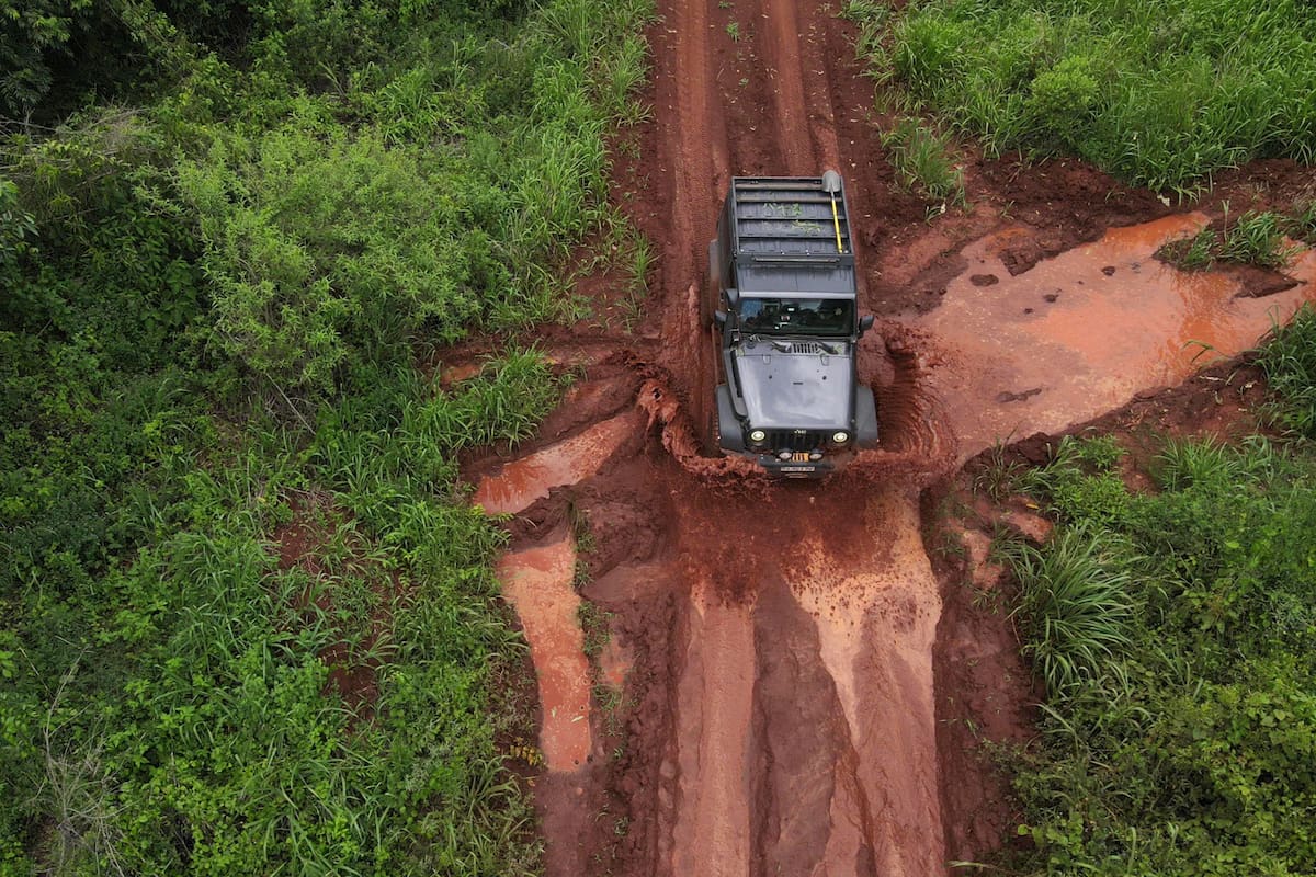 Por el estilo de conducción que se debe adoptar, el barro es una superficie divertida y exigente para manejar