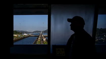 Por el fenómeno de El Niño, las lluvias en las cuencas del Canal de Panamá se han reducido, pese a que el país está en época lluviosa, le dijo a BBC Mundo la entidad que administra el cruce marítimo