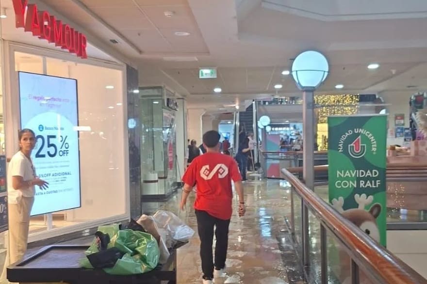 por-el-fuerte-temporal-se-inundaron-sectores-del-CDOT6RLC6VFM5HGMNKPKTYQLTM