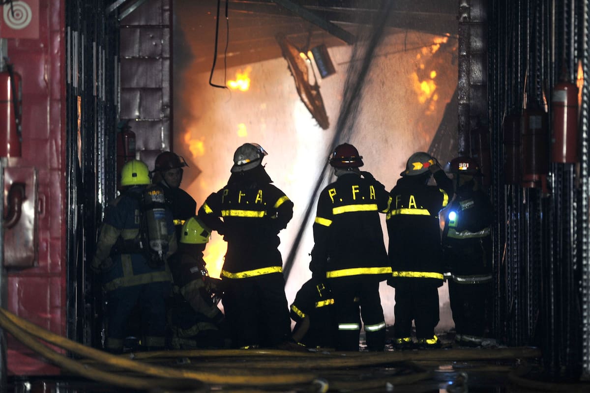 Por el incendio de Iron Mountain murieron diez personas, entre uniformados de la Policía Federal Argentina (PFA), bomberos voluntarios y agentes de Defensa Civil