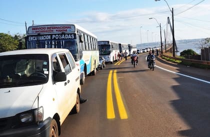 Por el puente que une a Posadas con Encarnación, cruzan diariamente entre 40 a 45 mil personas