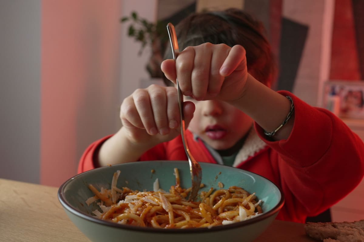 Por falta de recursos, en algunos hogares reemplezan comidas saludables por otras más calóricas