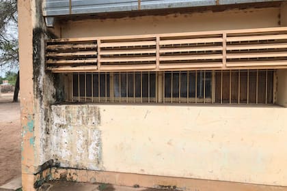 Por fuera, el establecimiento parece abandonado