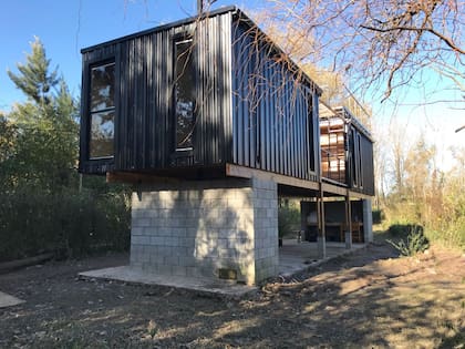 Por fuera, la casa de Rodrigo en el Delta