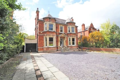 Por fuera, un inmueble a la venta en Reino Unido parece tradicional, pero en su interior se oculta un atractivo inesperado