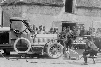 Por iniciativa de Marie Curie, el ejército de Francia pudo disponer de 20 unidades móviles para realizar rayos X.