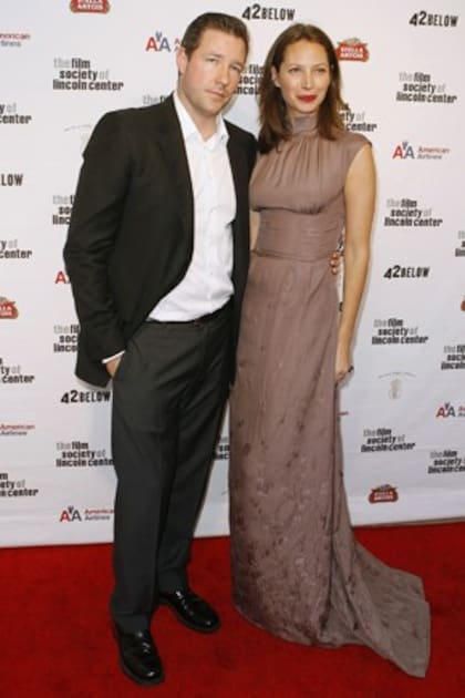 Ed Burns junto la exmodelo de los 90, Christy Turlington, quien hizo campañas para Calvin Klein, la marca para la que trabajaba Carolyn Bessette