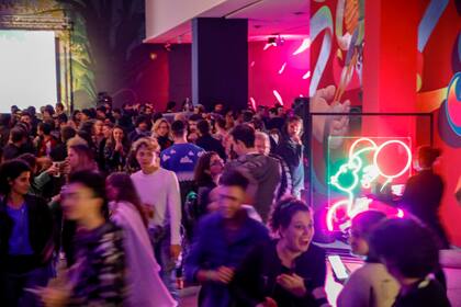 Por la Bienal de Arte Joven, el Recoleta volvió a ser una fiesta