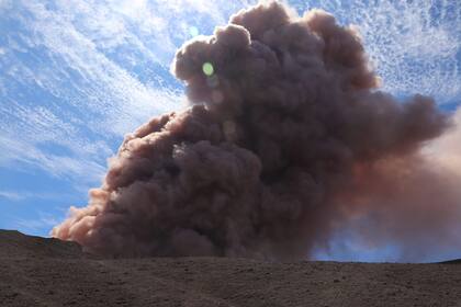 Por la erupción ya fueron evacuadas miles de personas