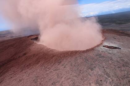 Por la erupción ya fueron evacuadas miles de personas