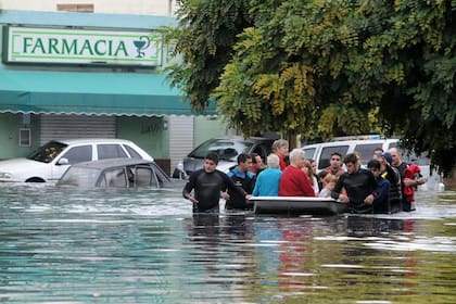 Por la inundación murieron decenas de personas