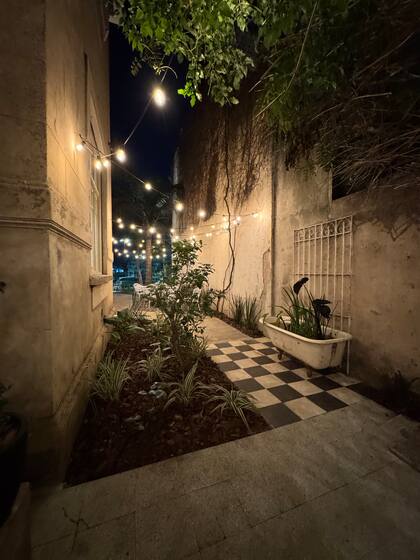 Por la noche, la magia de la casa cobra otro encanto