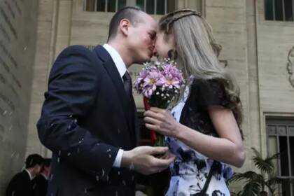 Por la pandemia de coronavirus, están disponibles las plataformas digitales para sacar turno por matrimonio