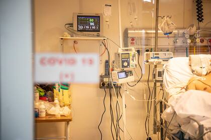 Por la pandemia, el promedio de muertes en terapias escaló hasta el 50% de los ingresados (con picos, en algunos servicios, del 80%)