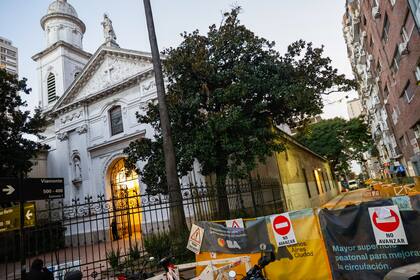 Por la tarde, los vecinos se acercaban a preguntar qué estaba ocurriendo y por qué la iglesia estaba cerrada