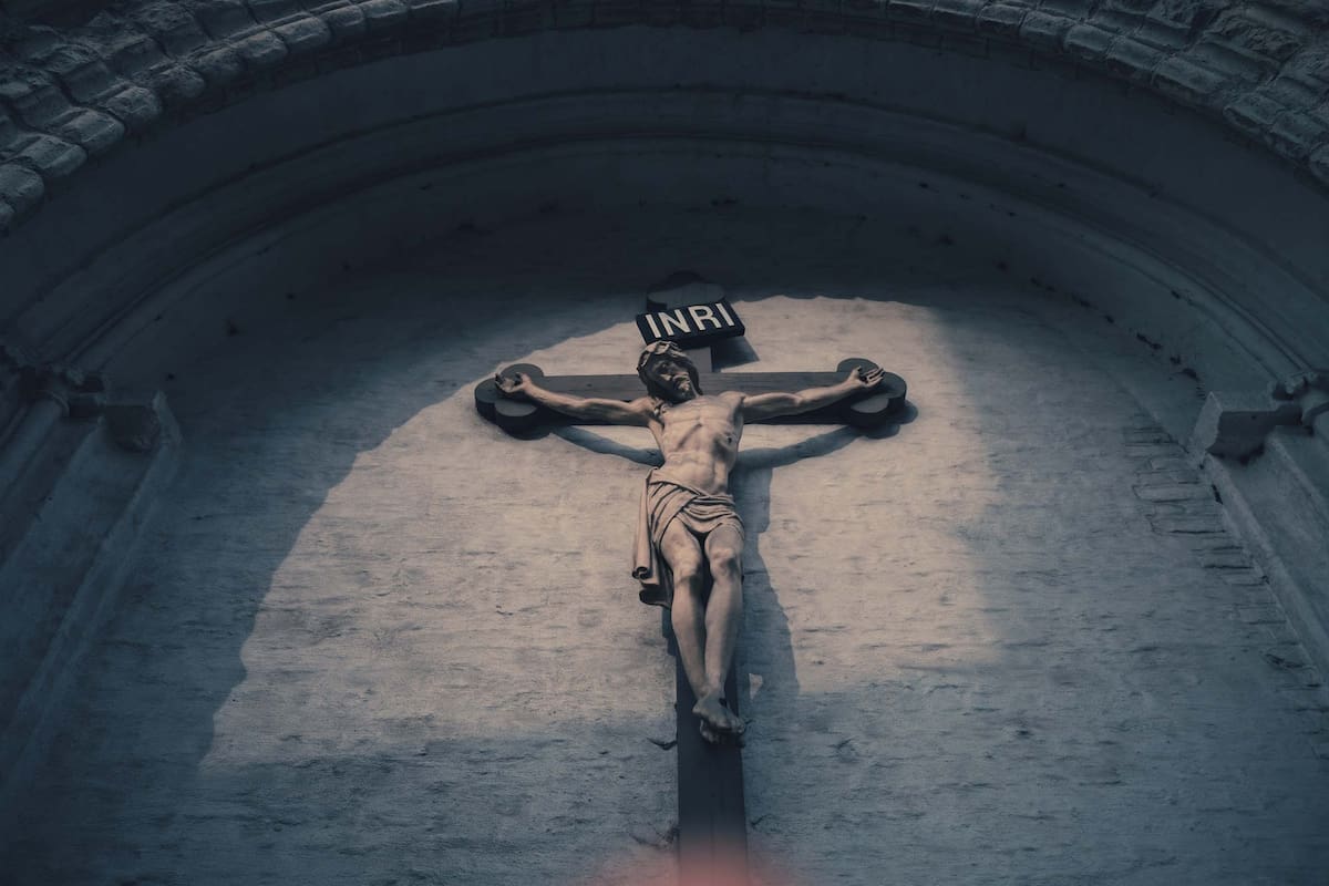Por la tradición religiosa del Viernes Santo, algunos comercios tendrán horarios de servicio especiales