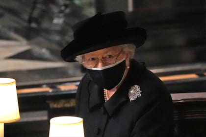 Por las medidas de prevención del coronavirus, la reina Isabel no pudo ser acompañada por ningún miembro de la familia real durante el funeral del duque de Edimburgo
