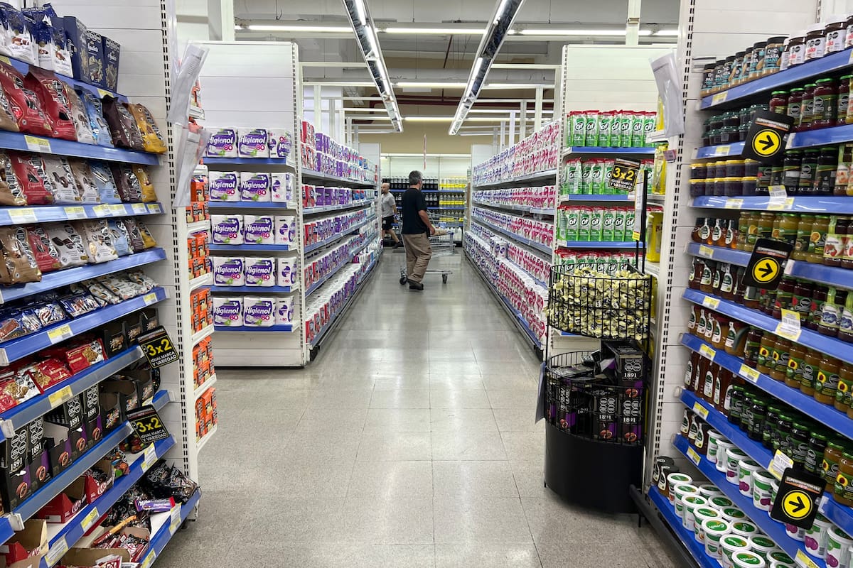 Por los aumentos de precios y la licuación de los salarios, la gente se vuelca cada vez más a segundas y terceras marcas