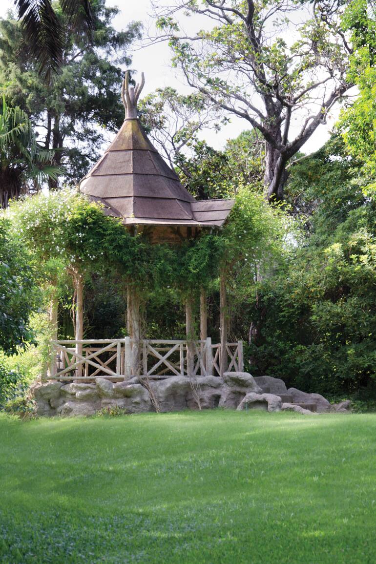 Por los jardines de Villa Ocampo, caminaron destacadas personalidades de la cultura, como Jorge Luis Borges y el poeta indio Rabindranath Tagore.