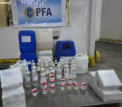 Por orden de la Justicia, en múltiples allanamientos a laboratorios y droguerías la Policía Federal secuestró insumos