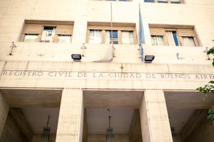 Por orden judicial, el Registro Civil de la ciudad de Buenos Aires inscribió por primera vez a un recién nacido con dos padres y una madre