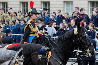 Por pedido especial de su hermano, la princesa real Ana de Inglaterra encabezó el desfile de la coronación una vez que Carlos y Camilla fueron ungidos, bendecidos y consagrados.