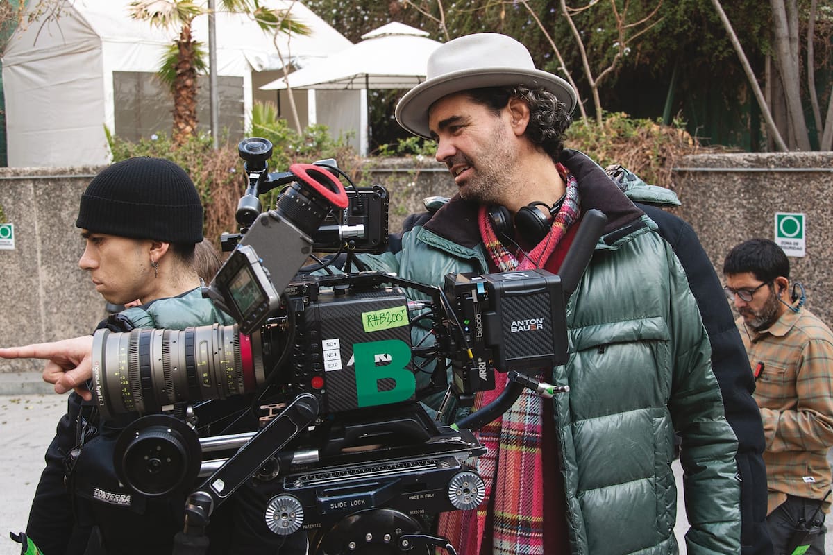 Por primera vez al frente de una serie, el director y guionista argentino ganador de un Oscar habla de El Presidente, una producción de ocho episodios sobre el FIFA Gate.Basada en dirigentes reales acusados de corrupción, los expone y los parodia. “De ninguna manera íbamos a hacer un documental: que