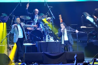 Palito Ortega y Cacho Castaña llenaron el Luna Park de famosos