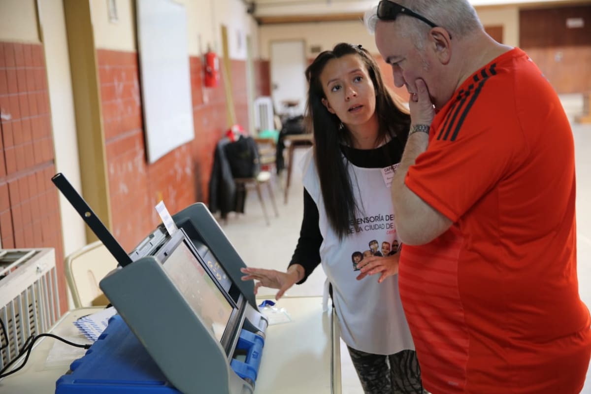 Por primera vez se usa boleta electrónica para una elección provincial en Neuquén